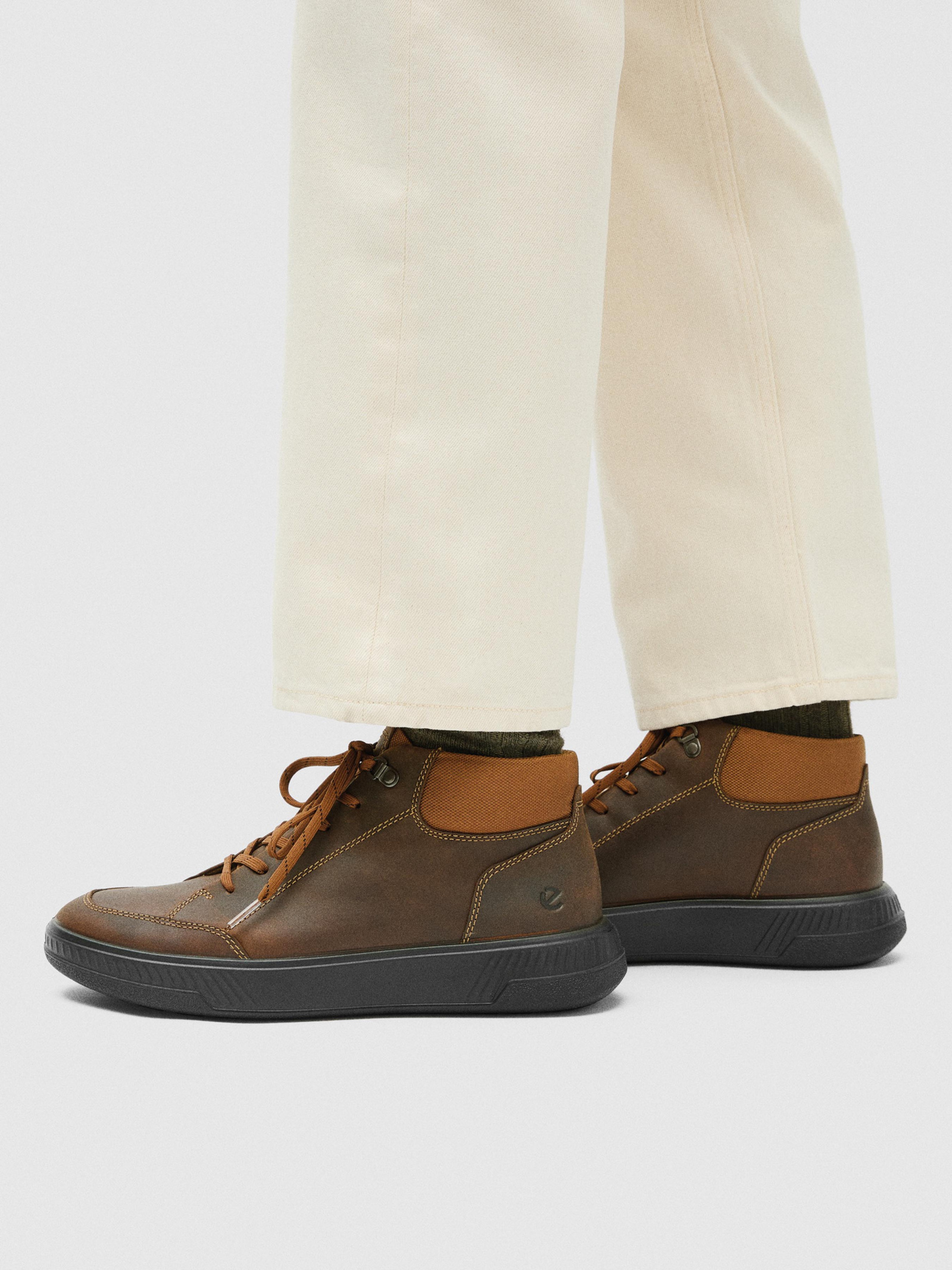 Черевики та чоботи Чоловічі ECCO