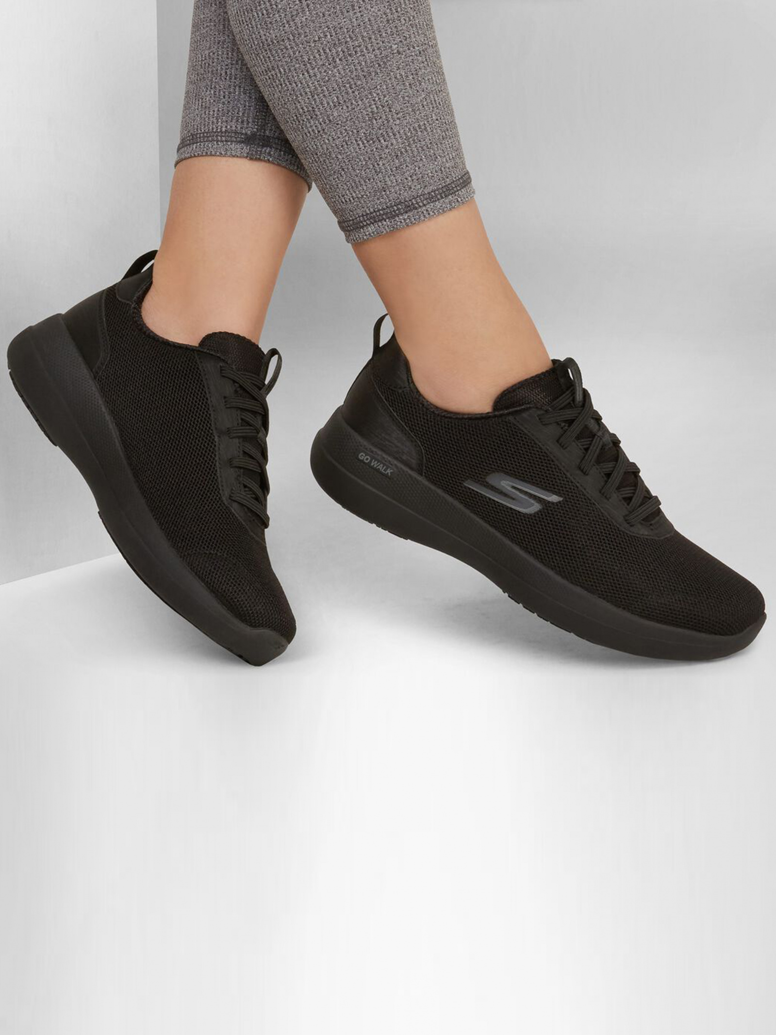Кросівки для спорту Жіночі Skechers