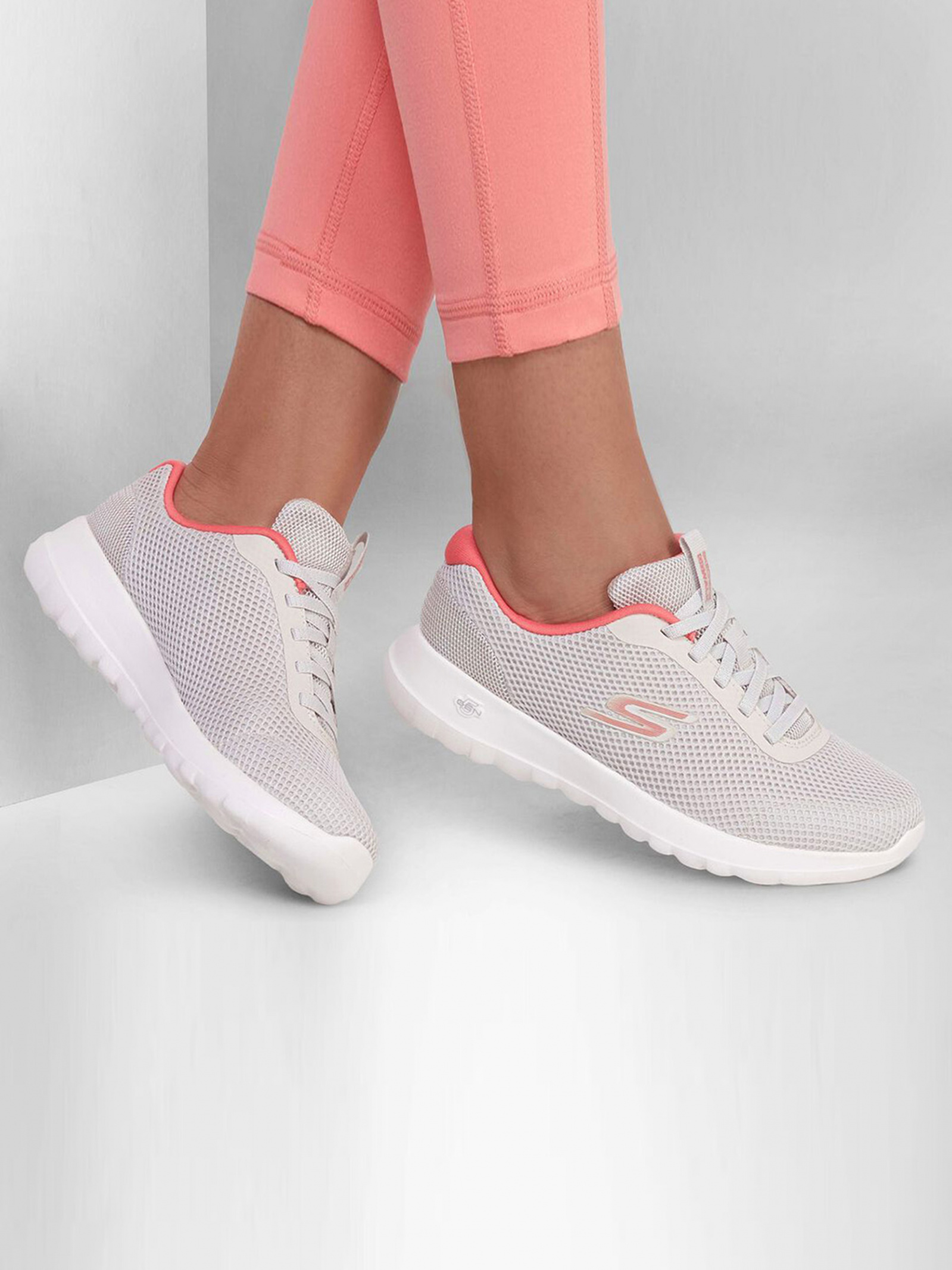 Кросівки для спорту Жіночі Skechers